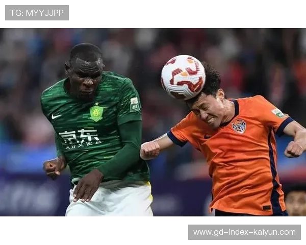 国安球员恩加德乌解围失误，险些送礼对手