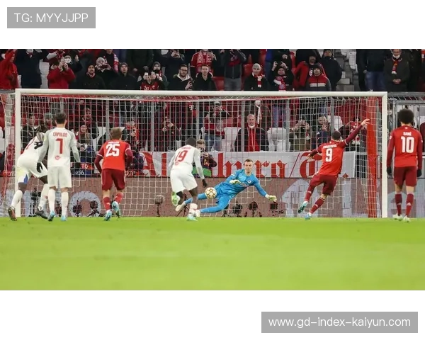 “巴萨三叉戟火力全开，莱万领跑欧冠射手榜”