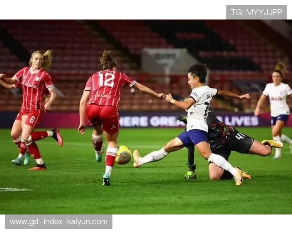 VAR判罚与红牌尺度持续引发讨论，英超裁判压力倍增