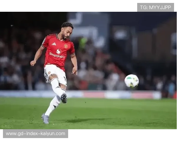 伯恩利连续12轮不胜，保级压力挑战安菲尔德