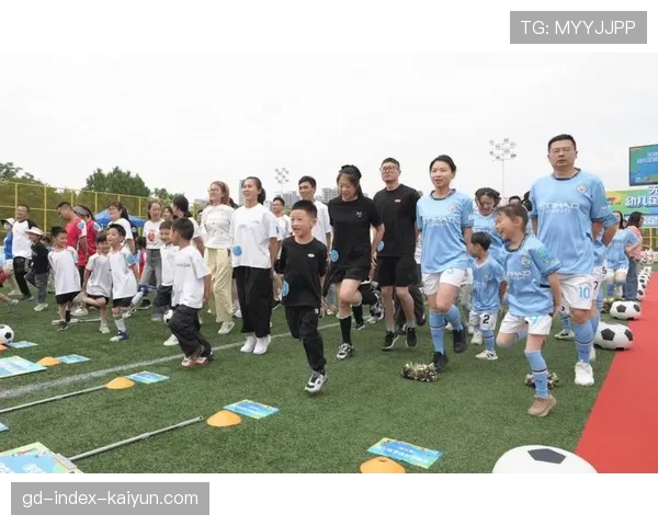 “全民足球节”在北京启动,前国脚现场指导青少年训练